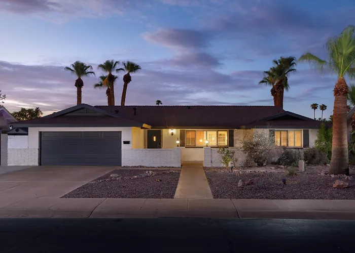 Holiday home Retro Rec Club: Pool, Firepit, X-pingpong Near Asu Tempe